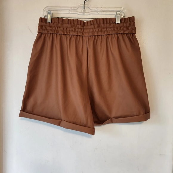 Zenana faux leather shorts Size XL - Picture 2 of 2